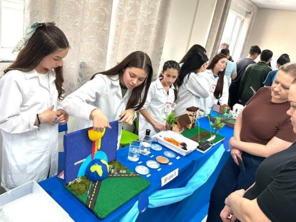 Feira do Conhecimento com os estudantes dos anos finais do Ensino Fundamental.