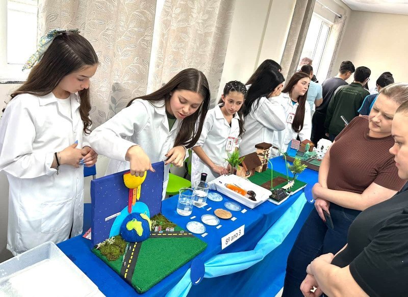 Feira do Conhecimento com os estudantes dos anos finais do Ensino Fundamental.
