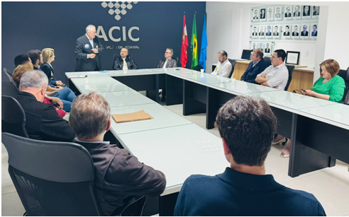 ACIC recebeu os candidatos a deputado estadual M&aacute;rio Motta e Emerson Maas e o candidato a 2&ordm; suplente ao Senado Eni Voltolini 