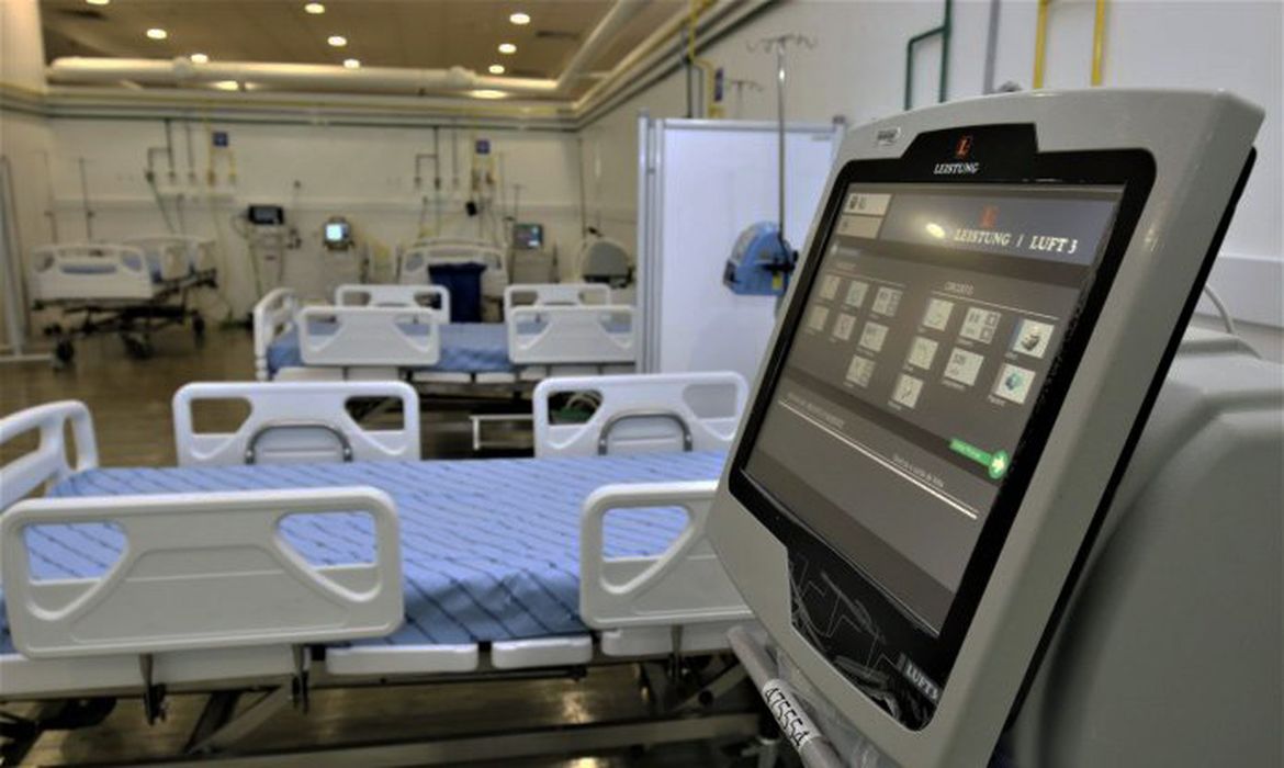 Reino Unido vai monitorar dispositivos médicos baseados em IA