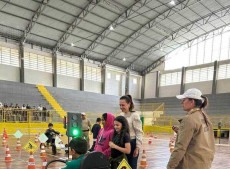 Tr&ecirc;s Barras recebe a&ccedil;&atilde;o educativa de tr&acirc;nsito com cinema itinerante 