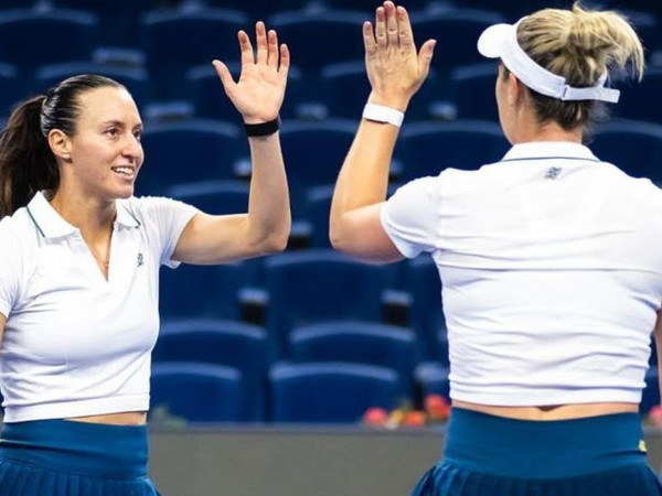 Dupla de Stefani bate campe&atilde;s ol&iacute;mpicas e avan&ccedil;a &agrave; semi em Pequim 