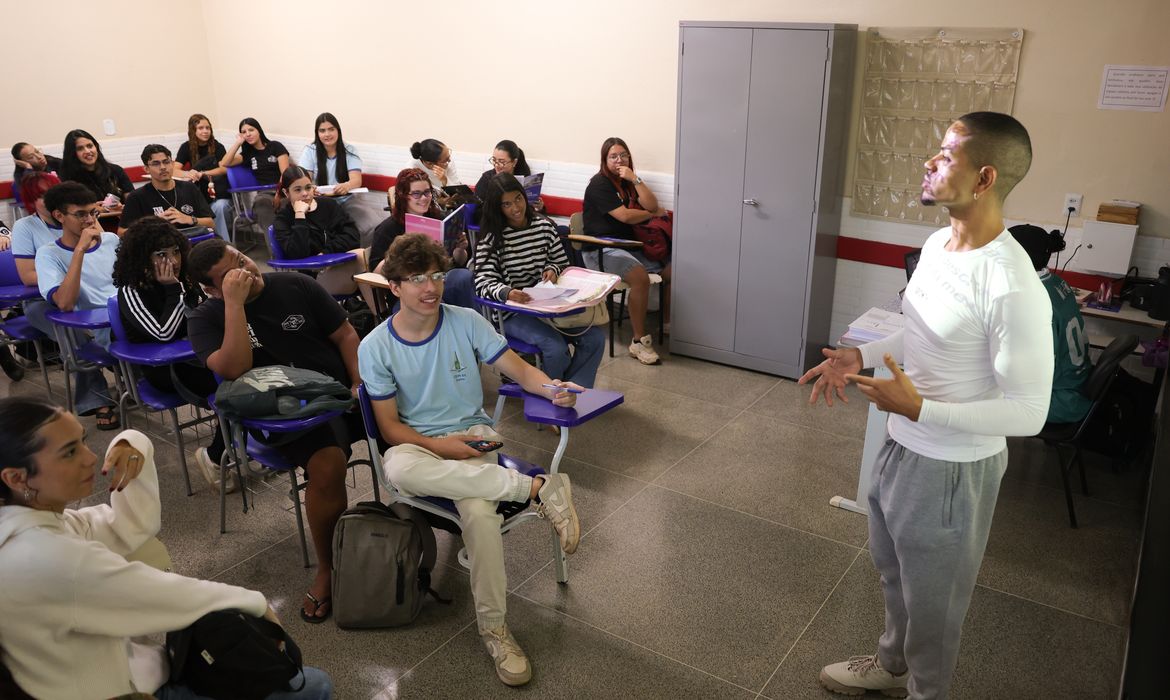 Enem 2026: inscrito automaticamente deve escolher idioma da prova