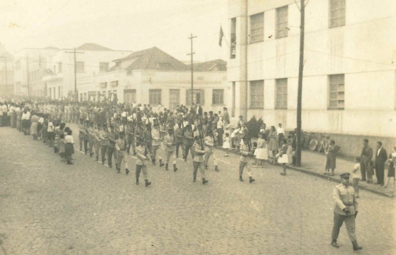 Desfile do 3&ordm;BPM em 7 de setembro de 1963. Canoinhas. Acervo do 3&ordm;BPM.
