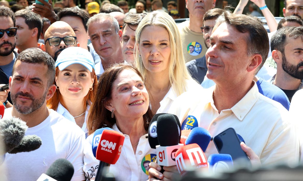 Flávio Bolsonaro diz que fará guerra ao crime organizado 