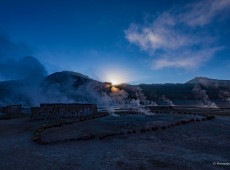 Sol nascendo Geiseres El Tatio Chile