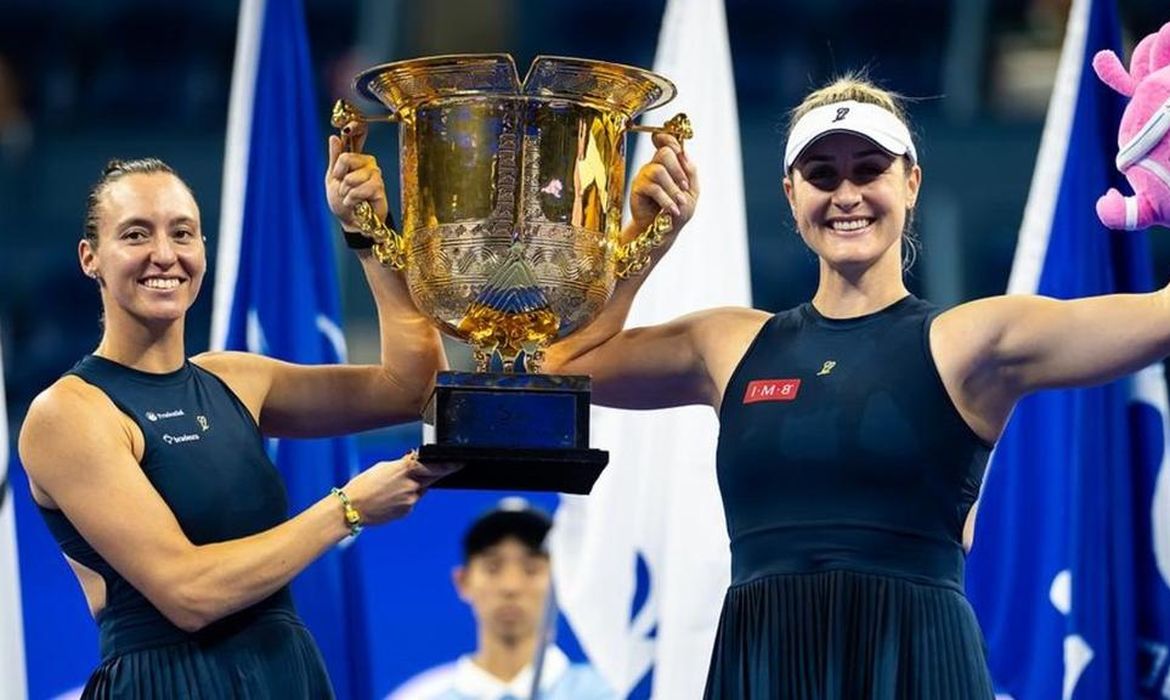 Dupla de Stefani fatura WTA 1000 de Pequim, o 5º título na temporada