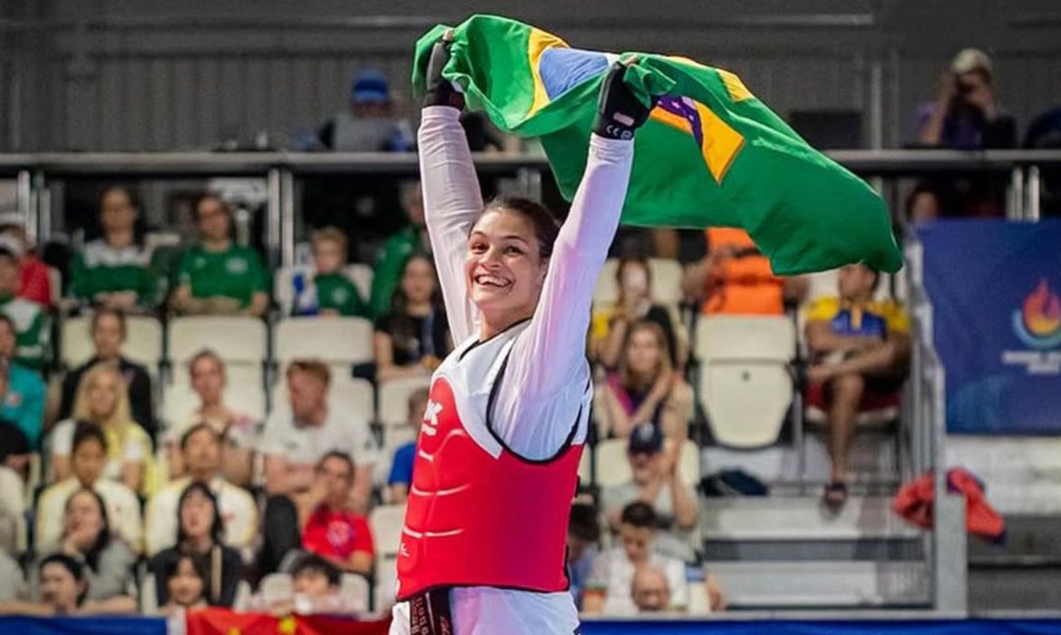 Maria Clara Pacheco é ouro em 3ª etapa do Grand Prix de taekwondo