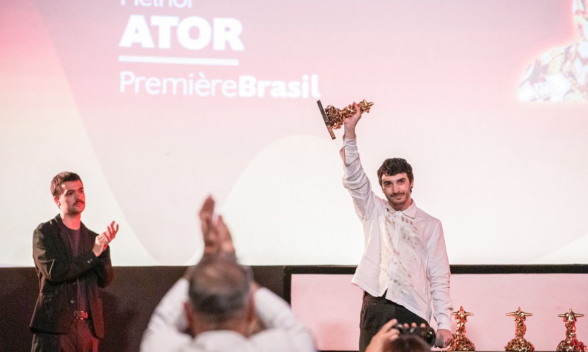 A Margem do Rio e Elza vencem principais prêmios do Festival do Rio