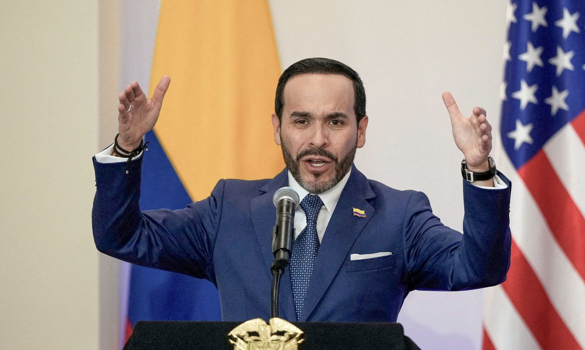 Governo da Colômbia assina decreto que criminaliza protestos sociais