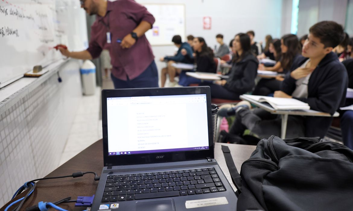 Docentes usam inteligência artificial para inovar e engajar alunos
