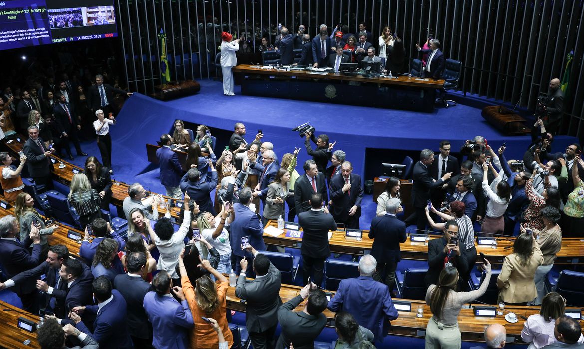Imprensa estrangeira vê vitória de Lula em aprovação do fim da 6x1