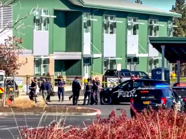 Atirador mata pelo menos 4 pessoas em escola dos Estados Unidos 