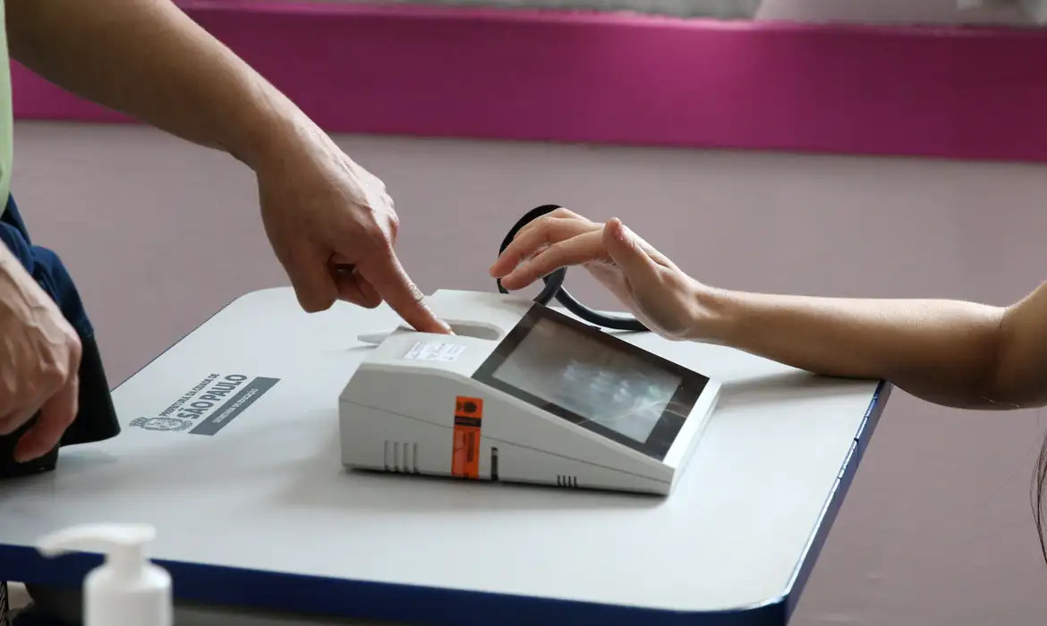 Eleitor sem biometria pode votar no segundo turno das eleições