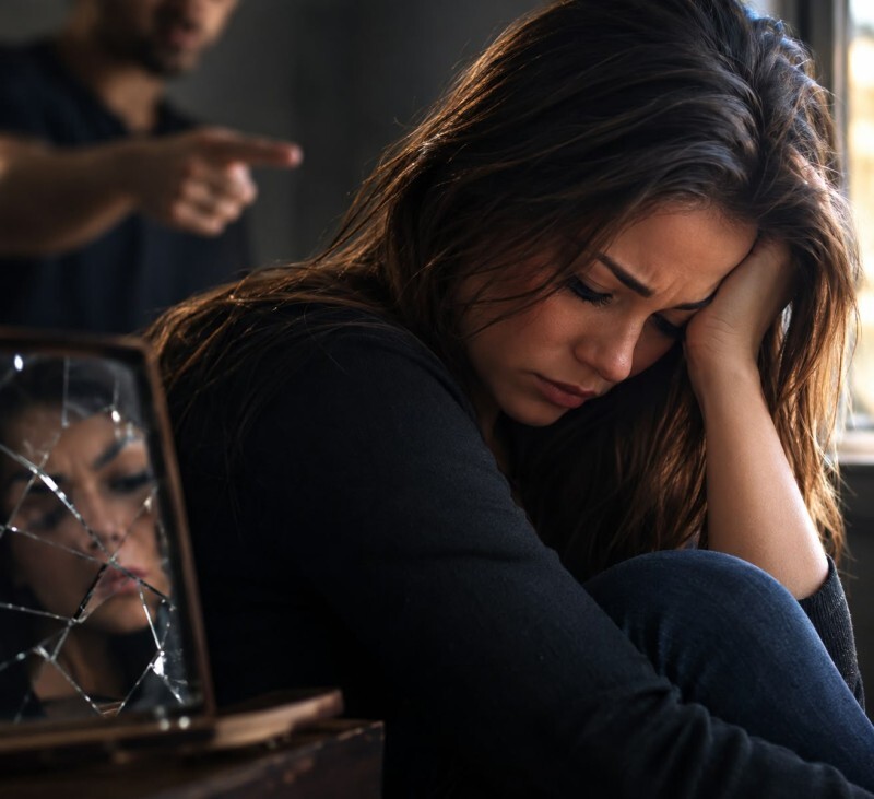 Mas ninguém deveria precisar se diminuir para caber na vida de outra pessoa.