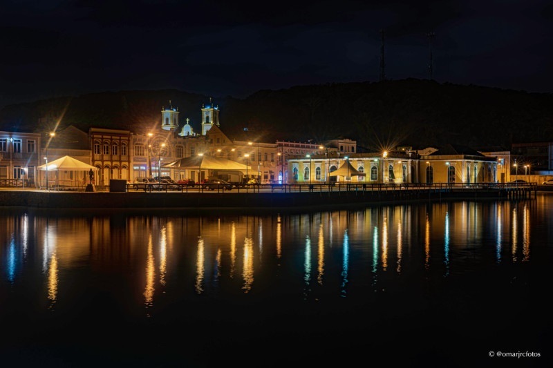 No centro hist&oacute;rico, v&ecirc;-se, em primeiro plano &agrave; direita, o Mercado Municipal, inaugurado em 20 de janeiro de 1900 e em funcionamento at&eacute; hoje.