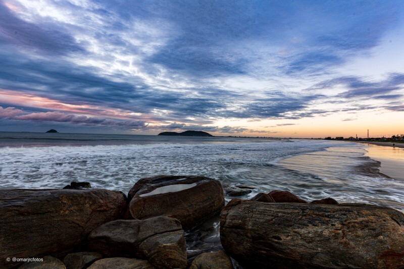 Com v&aacute;rias praias atrativas, como esta de Ubatuba, onde se v&ecirc;, ao fundo, a Praia da Enseada.