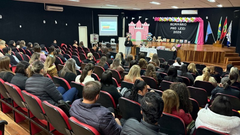 Professores participam de seminário do ProLEEI em Canoinhas 