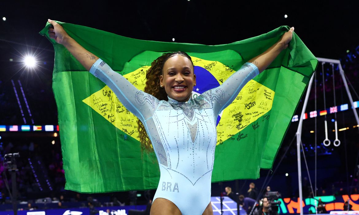 Rebeca Andrade conquista o tri no Mundial de Ginástica na Holanda 