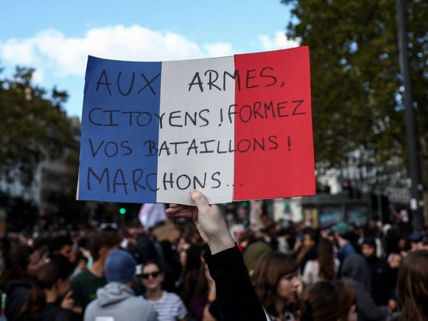 Protestos na Fran&ccedil;a come&ccedil;am sob forte esquema de seguran&ccedil;a