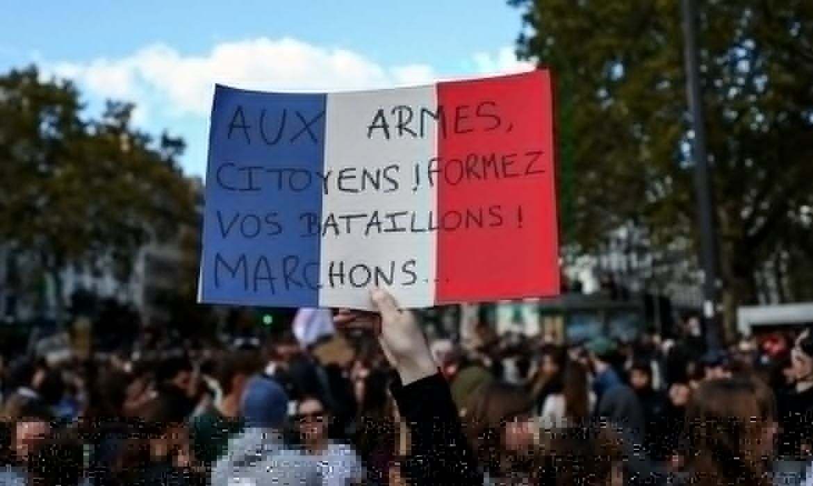 Protestos na Fran&ccedil;a come&ccedil;am sob forte esquema de seguran&ccedil;a