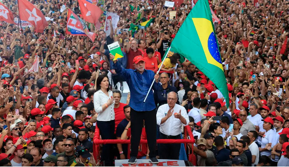 Luiz Inácio Lula da Silva é reeleito Presidente do Brasil