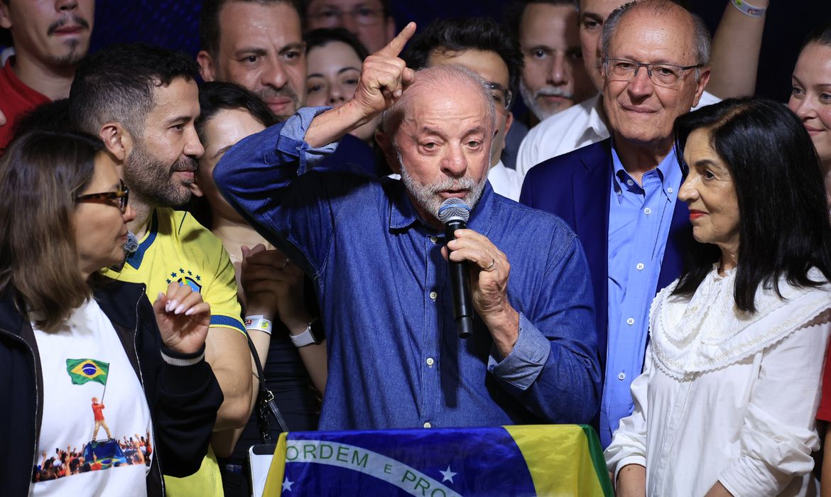Vamos mudar o jeito de governar este país, diz Lula