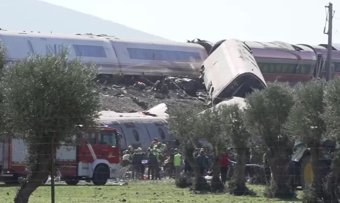 Brasil lamenta acidente de trem na Espanha, em que mais de 60 morreram