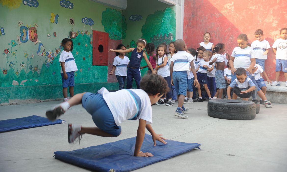 Escolas públicas têm até sábado para regularizar pendências com FNDE 